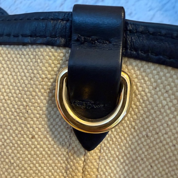 Burberry
Medium Canvas Soft Belt Tote - Picture 6 of 16